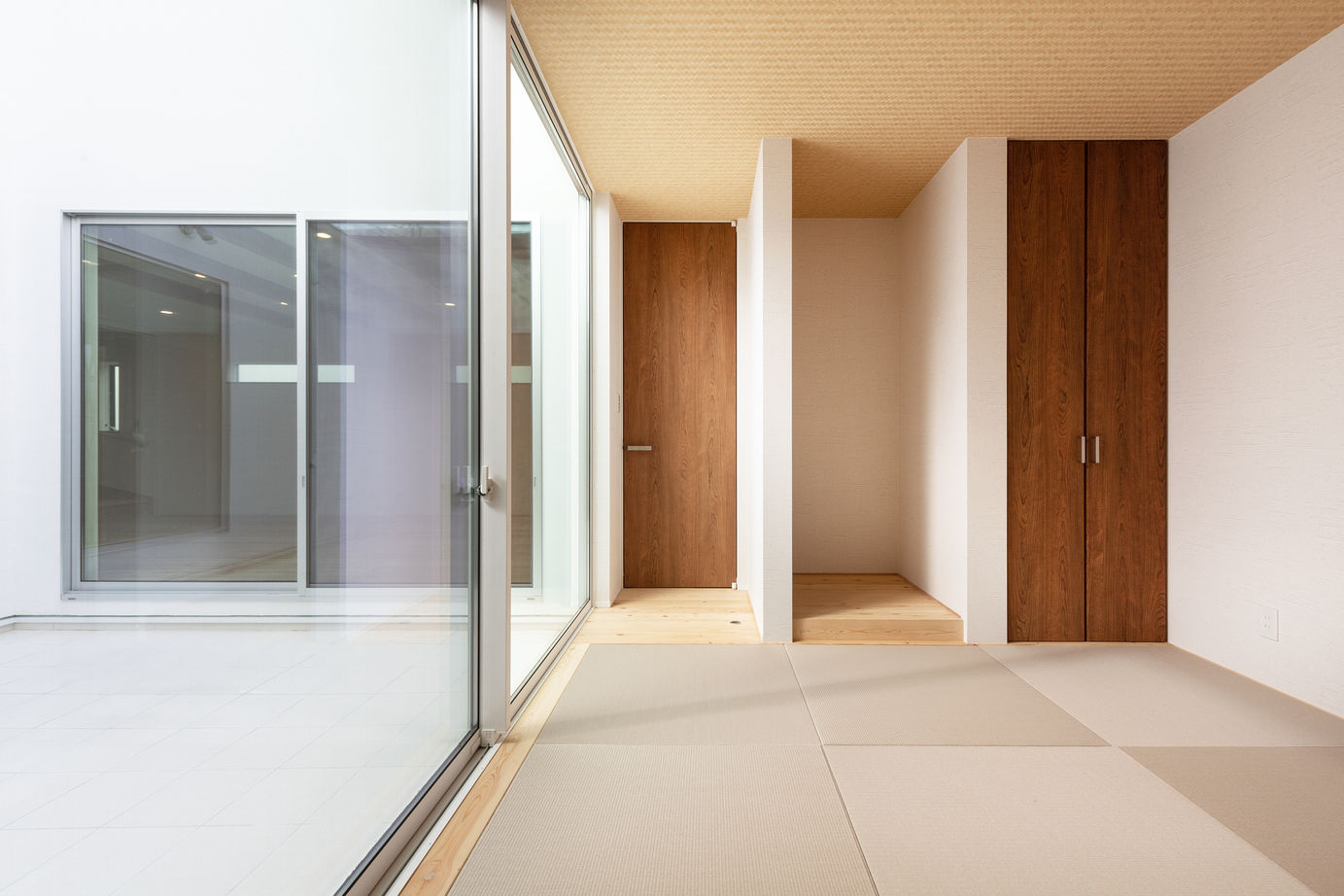 KITOKITO HOME&LIFE 【大阪府｜中庭｜30坪台】「ロ」の字設計で、カーテンを極力使わない・外から見えないお家の建築実例画像3