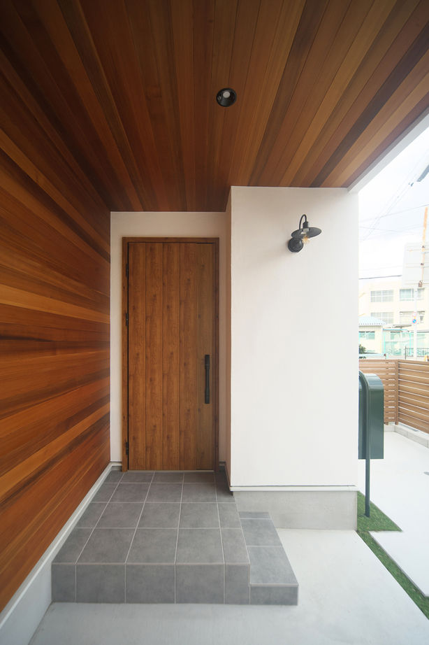 KITOKITO HOME&LIFE 【堺市｜2000万円台｜20坪台｜狭小地】空が見える天窓があるリビング。住宅密集地で叶えた開放感のある家の建築実例画像7