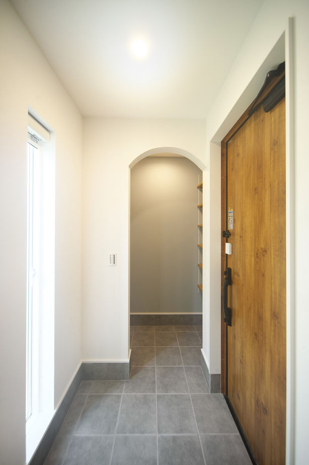 KITOKITO HOME&LIFE 【堺市｜2000万円台｜20坪台｜狭小地】空が見える天窓があるリビング。住宅密集地で叶えた開放感のある家の建築実例画像8