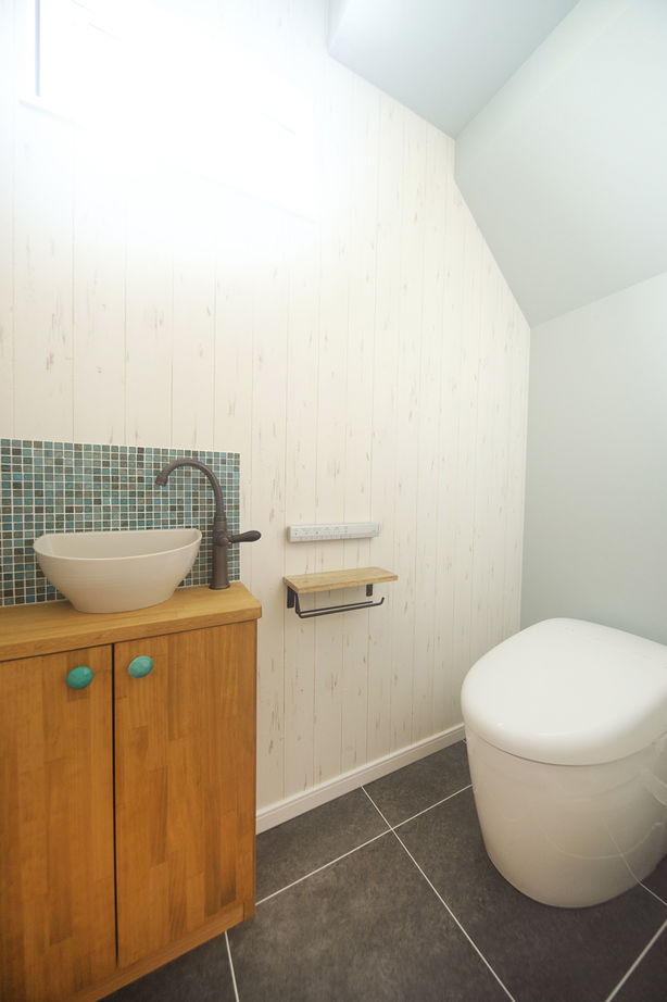 KITOKITO HOME&LIFE 【堺市｜2000万円台｜20坪台｜狭小地】空が見える天窓があるリビング。住宅密集地で叶えた開放感のある家の建築実例画像9