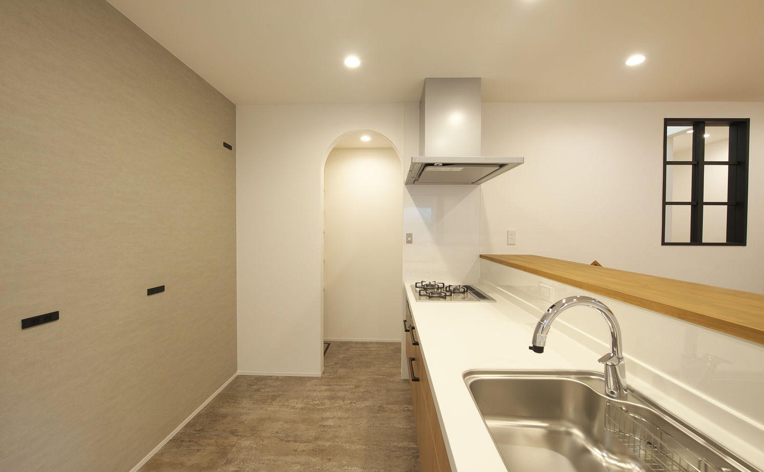 KITOKITO HOME&LIFE 【奈良市｜2000万円台｜30坪台】塗り壁ですっきりとシンプルに仕上げたグレーの外観。家のなかは自然素材での建築実例画像5