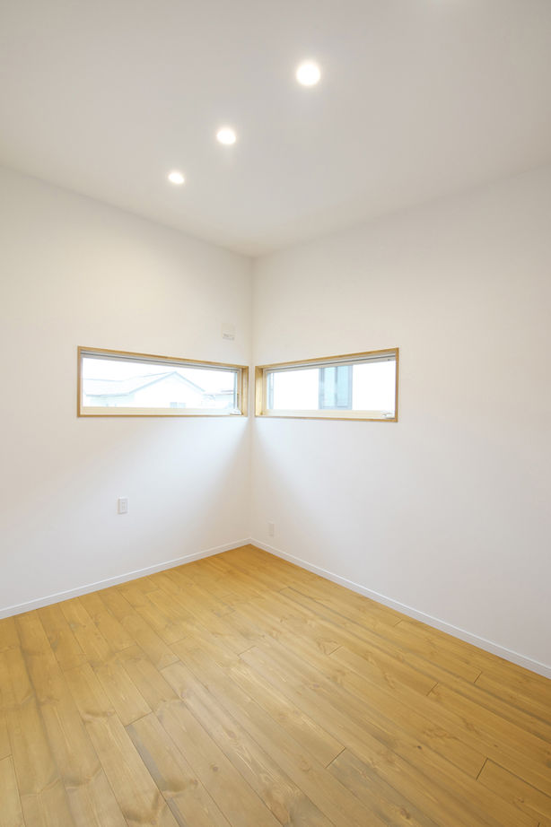 KITOKITO HOME&LIFE 【奈良市｜2000万円台｜30坪台】塗り壁ですっきりとシンプルに仕上げたグレーの外観。家のなかは自然素材での建築実例画像13