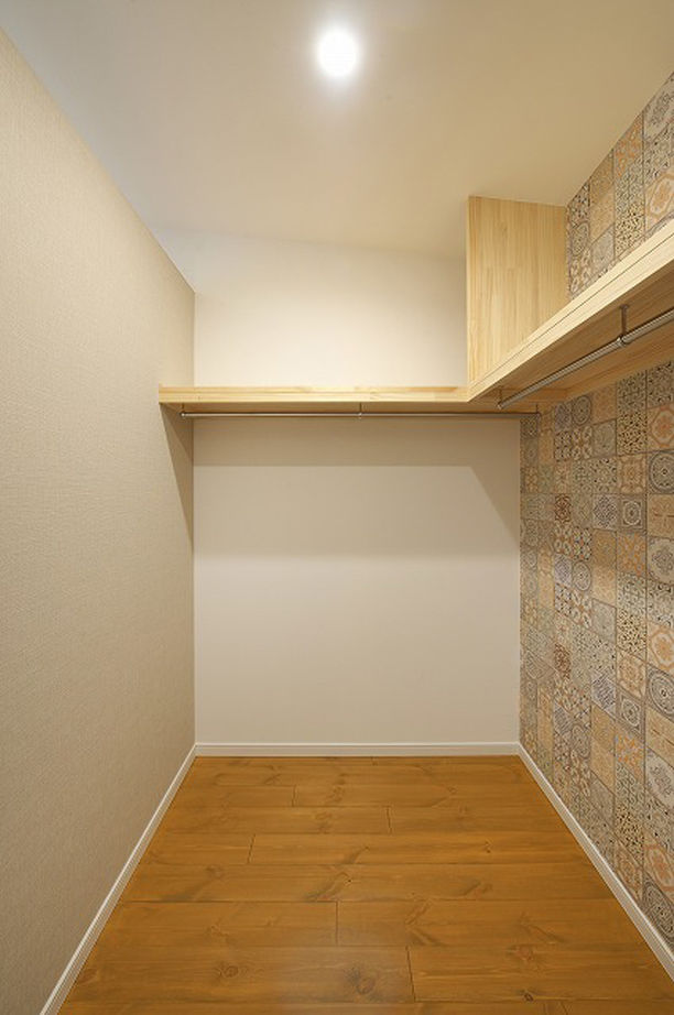 KITOKITO HOME&LIFE 【奈良市｜2000万円台｜30坪台】塗り壁ですっきりとシンプルに仕上げたグレーの外観。家のなかは自然素材での建築実例画像14