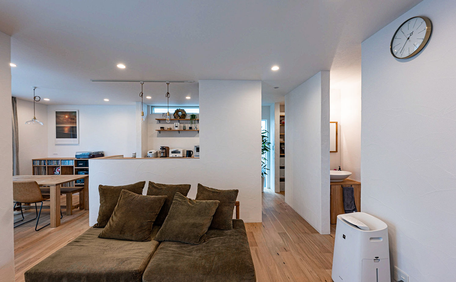 KITOKITO HOME&LIFE 【河内長野市｜2000万円台｜30坪台｜自然素材】おうち時間を楽しむDJブースのあるナチュラルな家の建築実例画像9