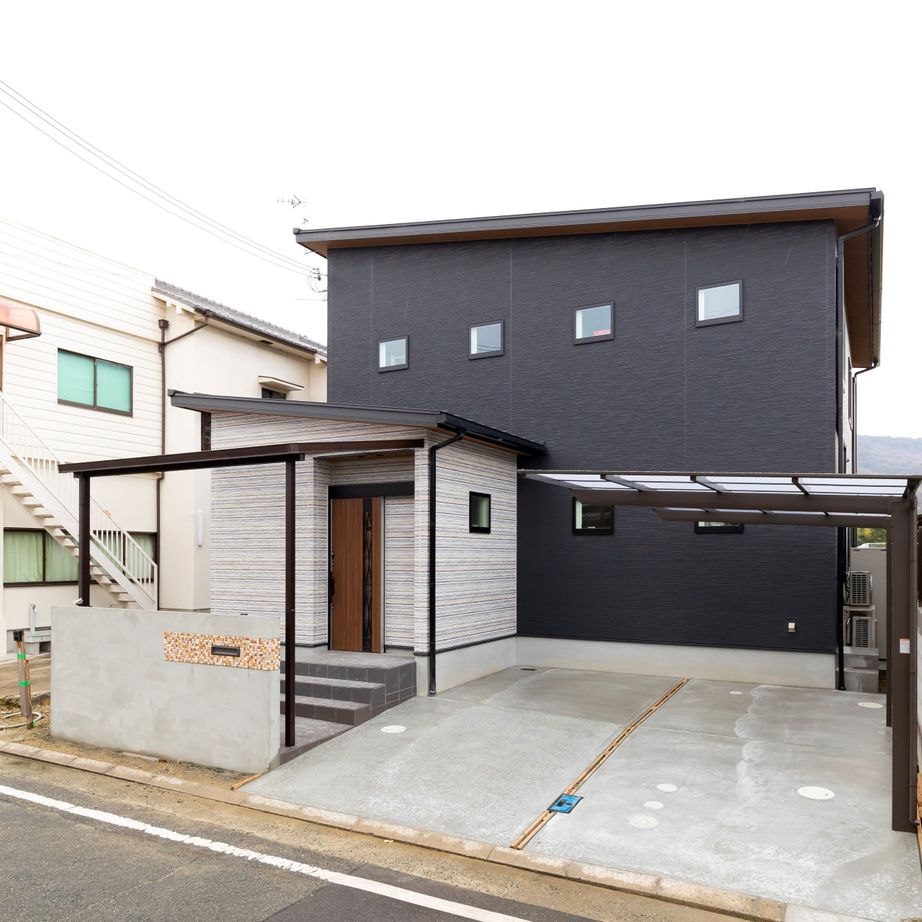 結城建設 【赤穂市】家族が集まる一段下がったピットリビングの家。カッコいいデザインに家事ラク動線で心地よいの建築実例画像2