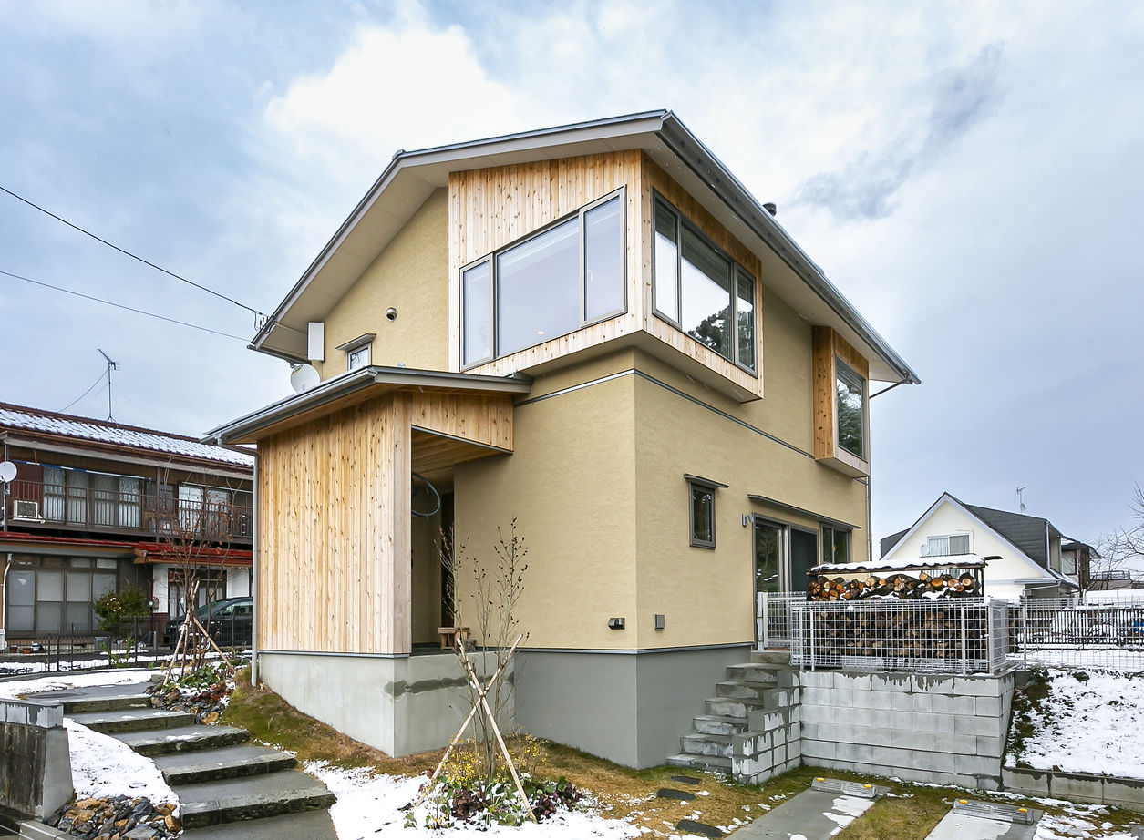 みのり建築舎 借景を望む出窓ベンチとコーナー出窓。そして薪ストーブの暖かさに癒される2階リビングの家の建築実例画像3