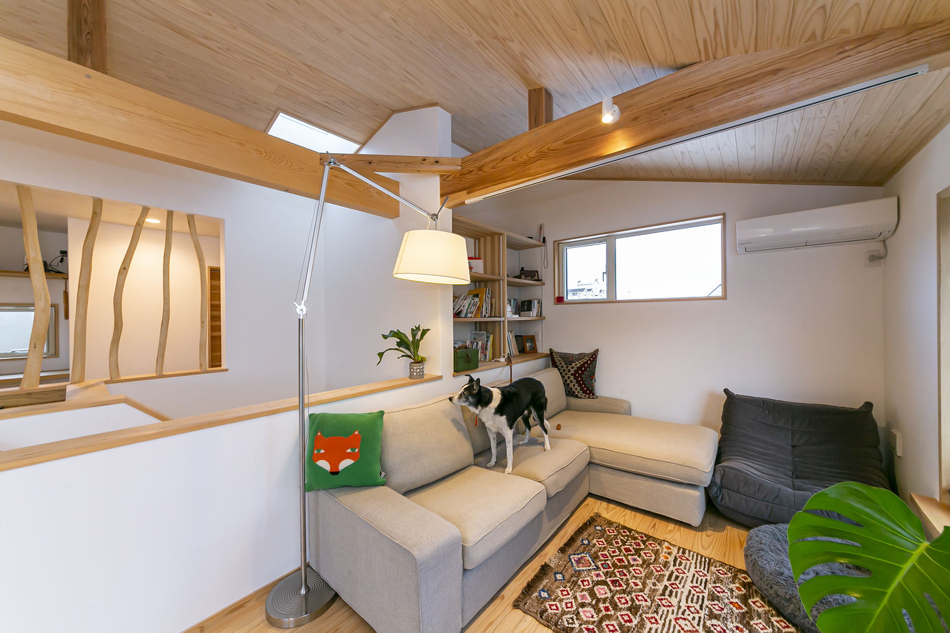 みのり建築舎 借景を望む出窓ベンチとコーナー出窓。そして薪ストーブの暖かさに癒される2階リビングの家の建築実例画像6