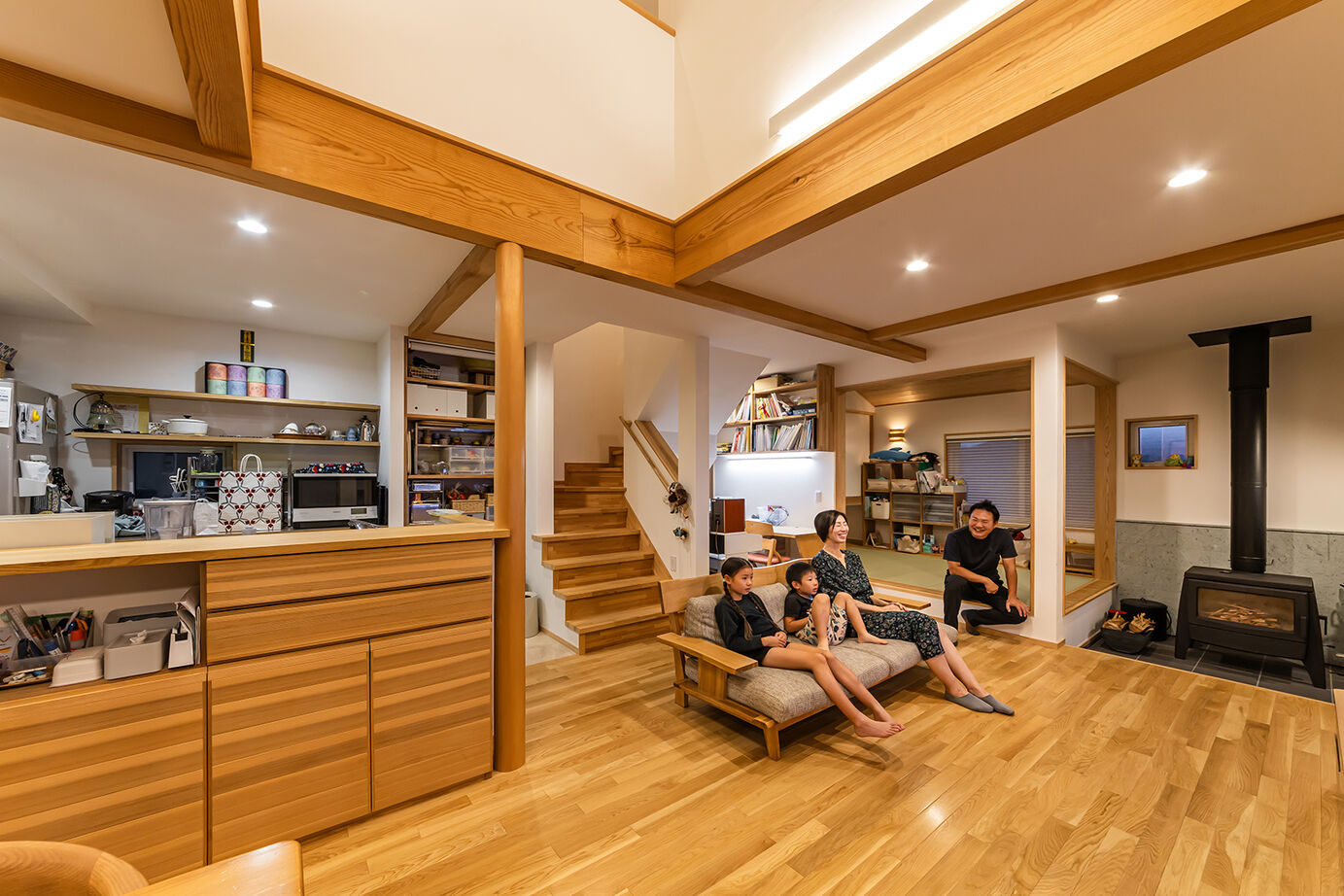 みのり建築舎 【薪ストーブ／吹抜／間取図】薪ストーブや菜園、BBQ など、豊かな自然の中で思い描いていた暮らしを楽しむの建築実例画像2