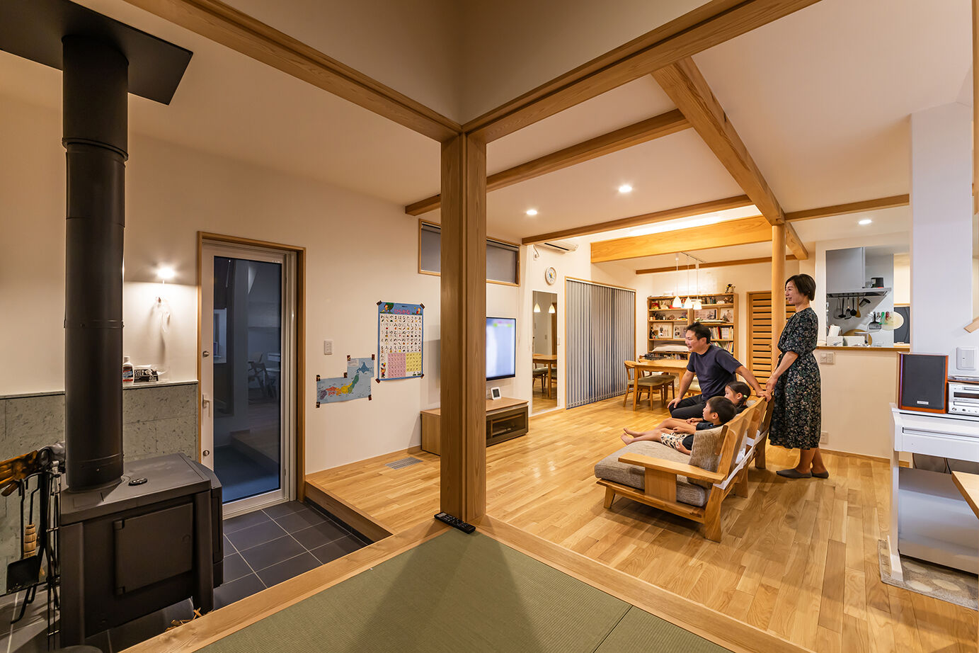 みのり建築舎 【薪ストーブ／吹抜／間取図】薪ストーブや菜園、BBQ など、豊かな自然の中で思い描いていた暮らしを楽しむの建築実例画像4