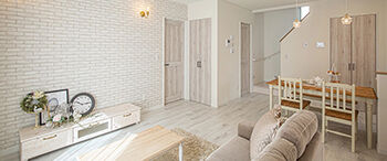 アイフルホーム/シリウスEHC 【2000万円～2499万円／32.5坪／4LDK】ウォークスルー土間収納を備えたシャビーシックなデザインの家の建築実例画像2