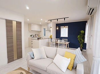 アイフルホーム/シリウスEHC 【1500万円～1999万円／26.5坪／3LDK】コンパクトさを感じさせない、広く明るいリビングのある家の建築実例画像1