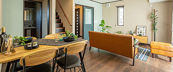 アイフルホーム/シリウスEHC 【2000万円～2499万円／30坪／4LDK】リビング階段、オープンLDK。家族とのふれあいを大切にする家の建築実例画像2