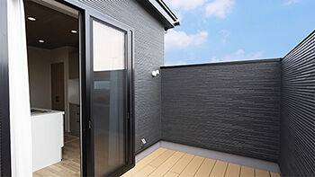 アイフルホーム/シリウスEHC 【2000～2499万円／32.1坪／4LDK】ノーカーテンでも人目を気にしないスカイロジアと2階リビングのある家の建築実例画像4