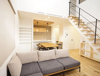 アイフルホーム/シリウスEHC 【2000万円～2499万円／32坪／2LDK】2階にヌックのある家。リビング吹き抜けとオープン階段で開放感も抜群の建築実例画像1