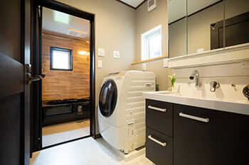 アイフルホーム/シリウスEHC 【2000～2499万円／29.5坪／3LDK】ダウンフロアの土間リビングとウッドデッキ。内と外に一体感が生まれる家の建築実例画像5