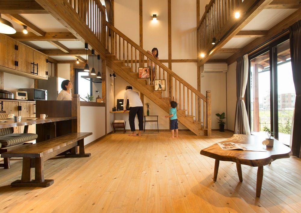 綿半林業 【1000万円台/ひのき】自然素材とたっぷり収納、家事ラク動線など、家族の希望を詰め込んだ下屋がある家の建築実例画像3