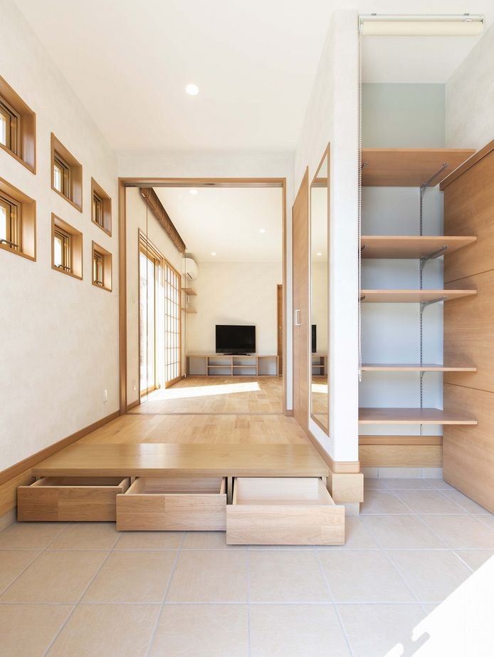 こころ建築設計 【平屋/間取り有】木の質感あふれる造作が魅力。ナチュラルスタイルの平屋の佇まいを実現の建築実例画像2