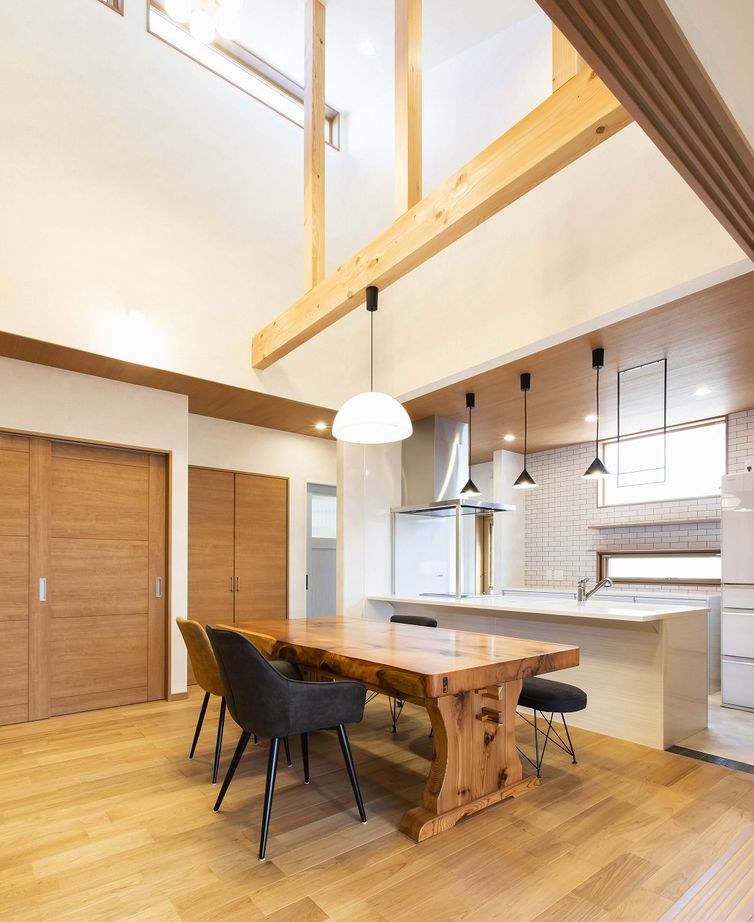 こころ建築設計 【平屋/間取り有】木の質感あふれる造作が魅力。ナチュラルスタイルの平屋の佇まいを実現の建築実例画像4