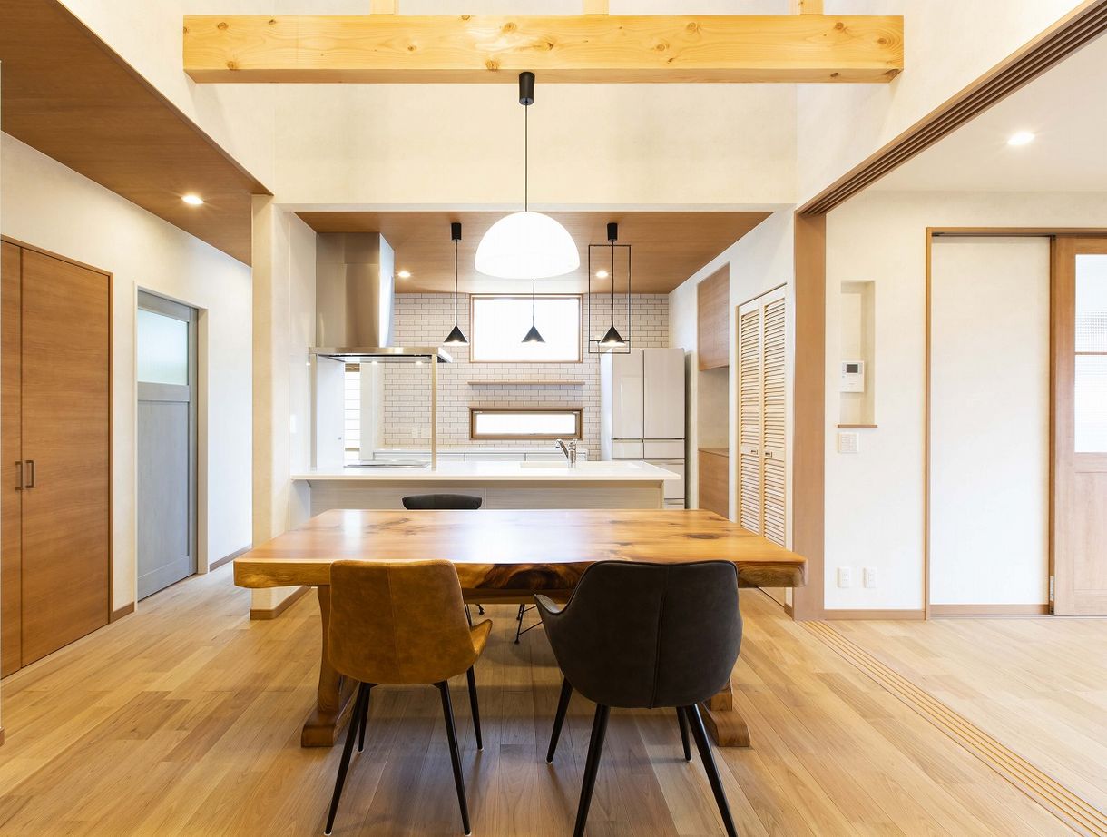 こころ建築設計 【平屋/間取り有】木の質感あふれる造作が魅力。ナチュラルスタイルの平屋の佇まいを実現の建築実例画像5