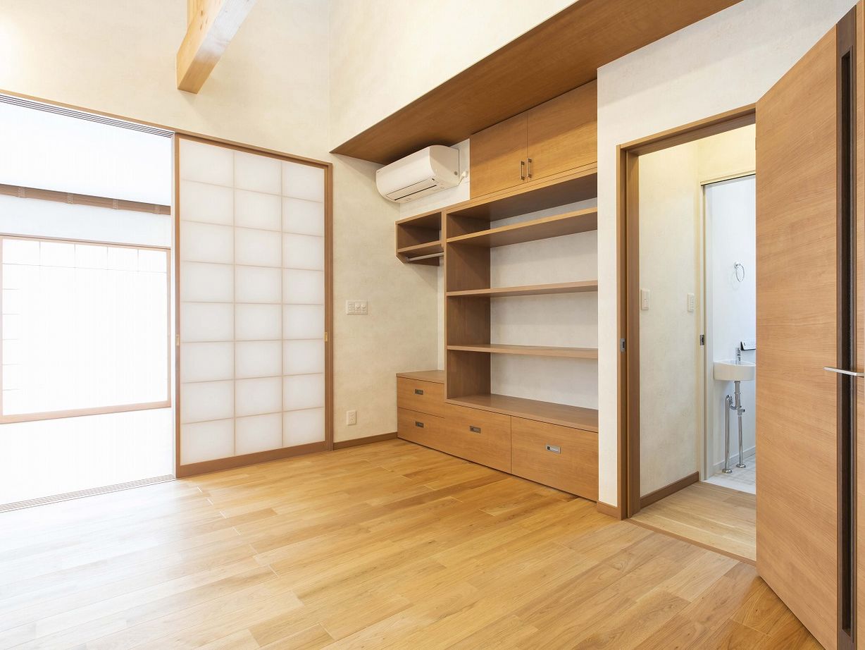 こころ建築設計 【平屋/間取り有】木の質感あふれる造作が魅力。ナチュラルスタイルの平屋の佇まいを実現の建築実例画像7