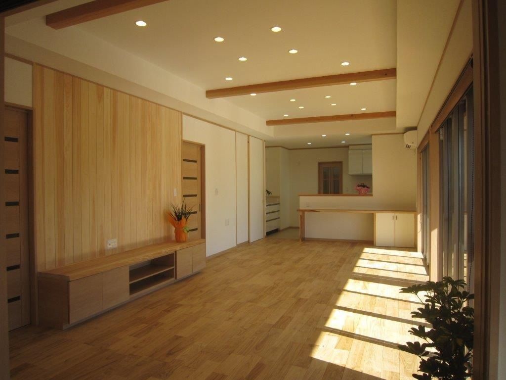 こころ建築設計 自然素材が織りなすデザイン。緻密なプランニングから生まれた優美な平屋の住まいの建築実例画像2