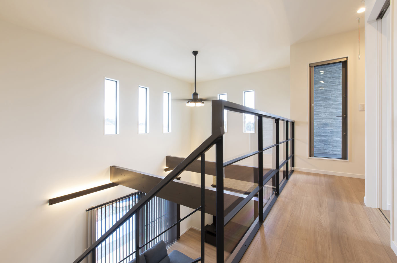 こころ建築設計 開放感溢れる大空間リビング。自然と家族が集まる憩いのスペースがある二世帯住宅の建築実例画像5