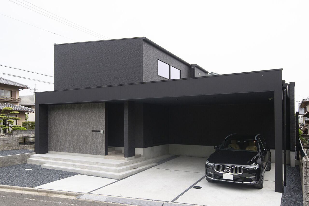 ビーライフ 一級建築士事務所 【奈良県奈良市/ガレージ】隠し扉でつながるハイセンスな空間設計　男前デザインのスタイリッシュな邸宅の建築実例画像1