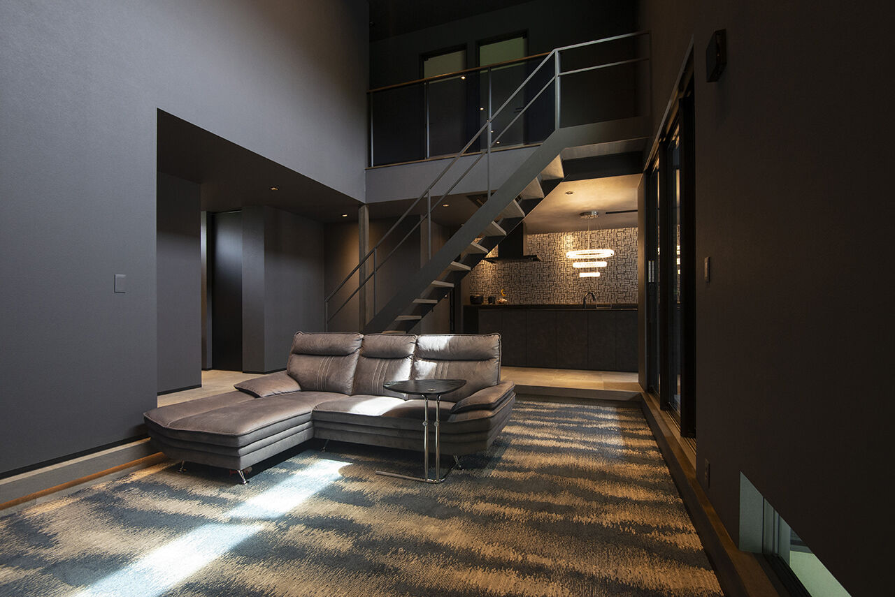 ビーライフ 一級建築士事務所 【奈良県奈良市/ガレージ】隠し扉でつながるハイセンスな空間設計　男前デザインのスタイリッシュな邸宅の建築実例画像2
