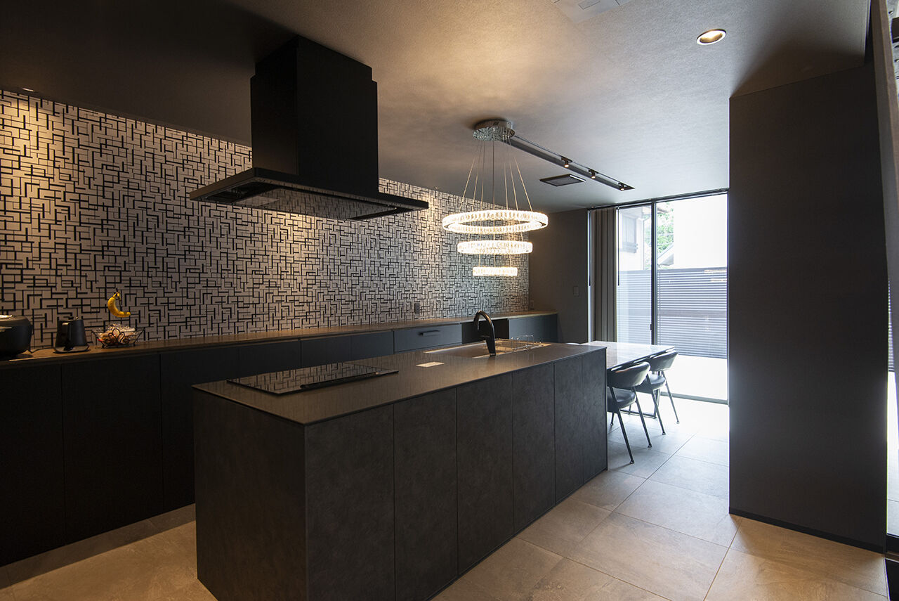 ビーライフ 一級建築士事務所 【奈良県奈良市/ガレージ】隠し扉でつながるハイセンスな空間設計　男前デザインのスタイリッシュな邸宅の建築実例画像4