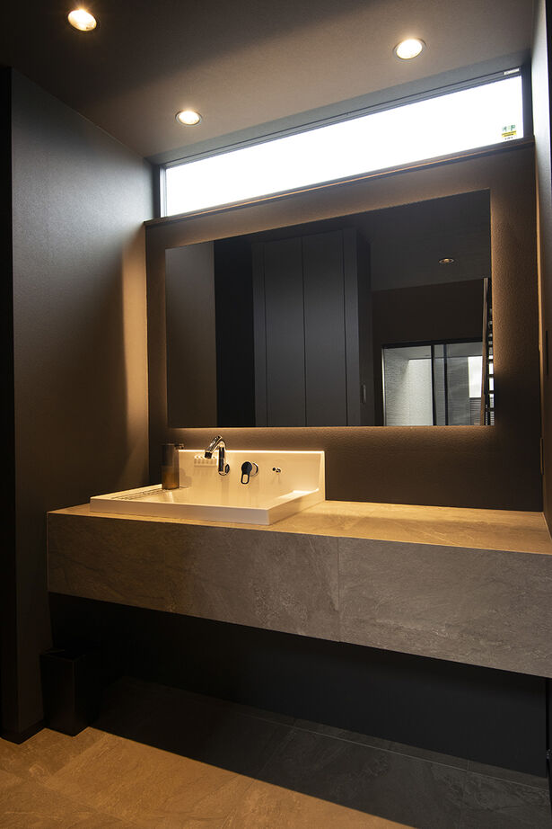 ビーライフ 一級建築士事務所 【奈良県奈良市/ガレージ】隠し扉でつながるハイセンスな空間設計　男前デザインのスタイリッシュな邸宅の建築実例画像8