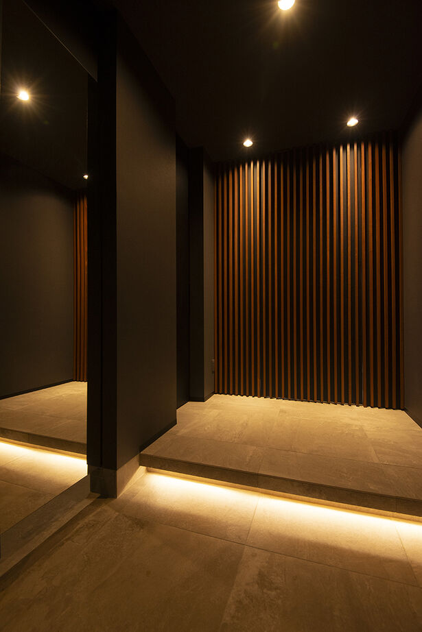 ビーライフ 一級建築士事務所 【奈良県奈良市/ガレージ】隠し扉でつながるハイセンスな空間設計　男前デザインのスタイリッシュな邸宅の建築実例画像9