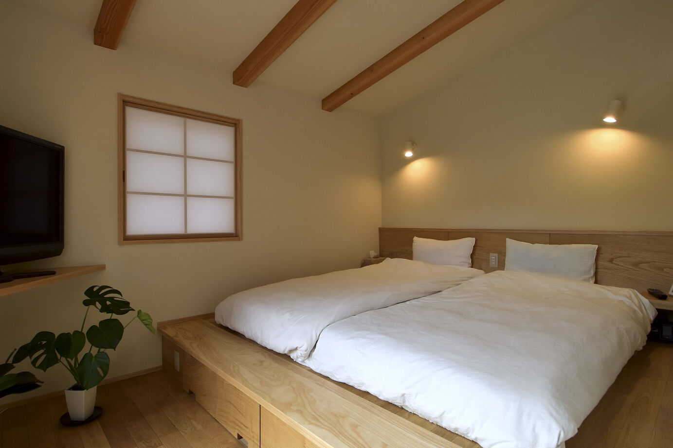 湯本工務店 【ZEH/床下暖房/吹き抜け/中野市/3LDK+S/40.3坪/4000万円台】性能にこだわったオーダーメイドの家の建築実例画像3