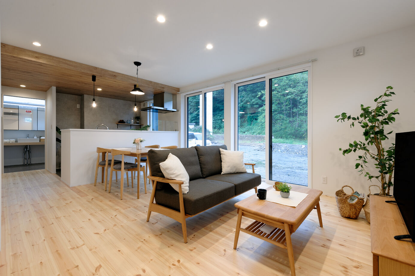 湯本工務店 【3LDK/28.88坪/2000万円台/採光】緑を感じるモダンスタイルの家の建築実例画像2