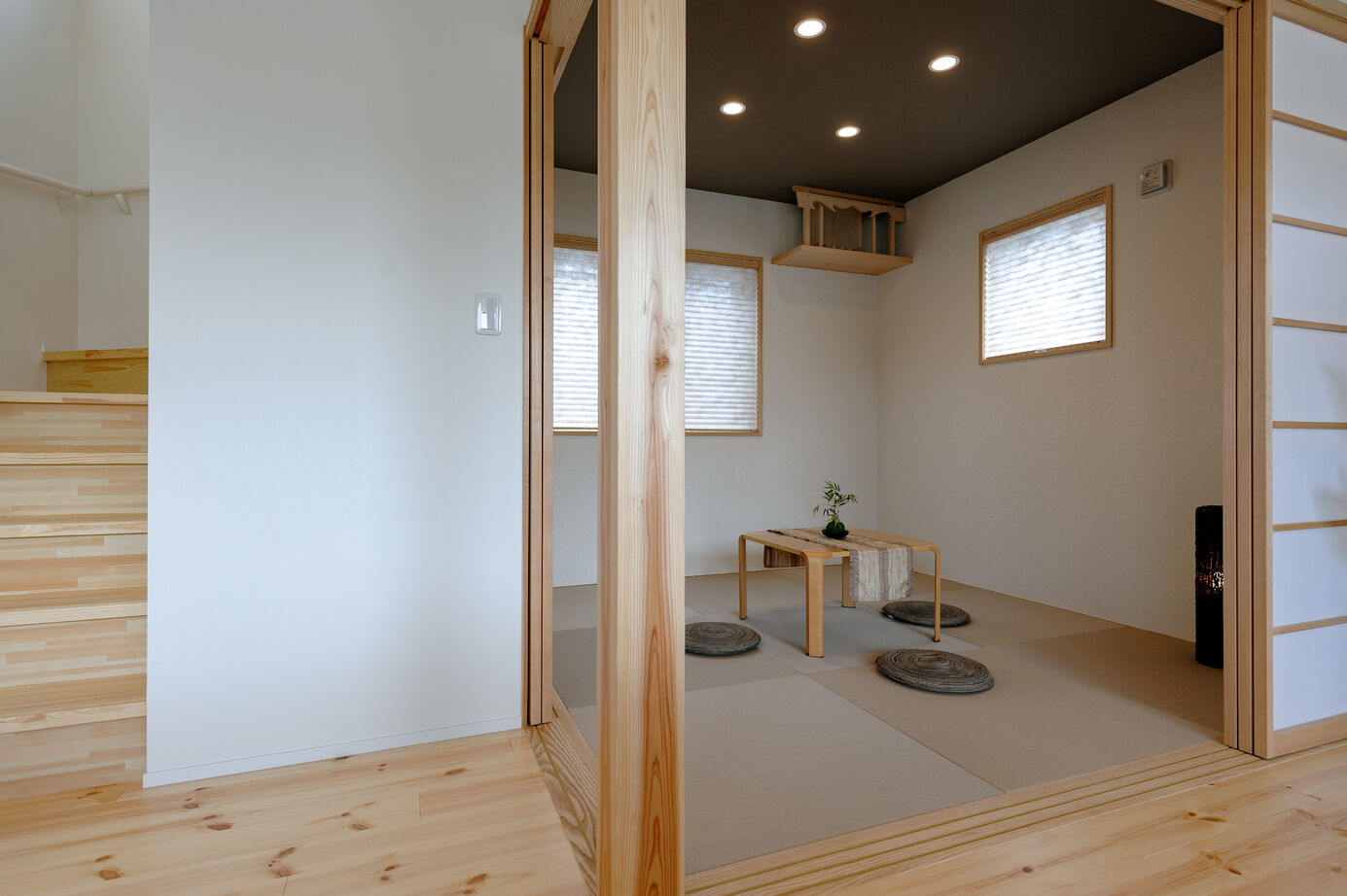 湯本工務店 【白い家/4LDK/34.64坪/3000万円台】魅せて使えるアイランドキッチンの家の建築実例画像5