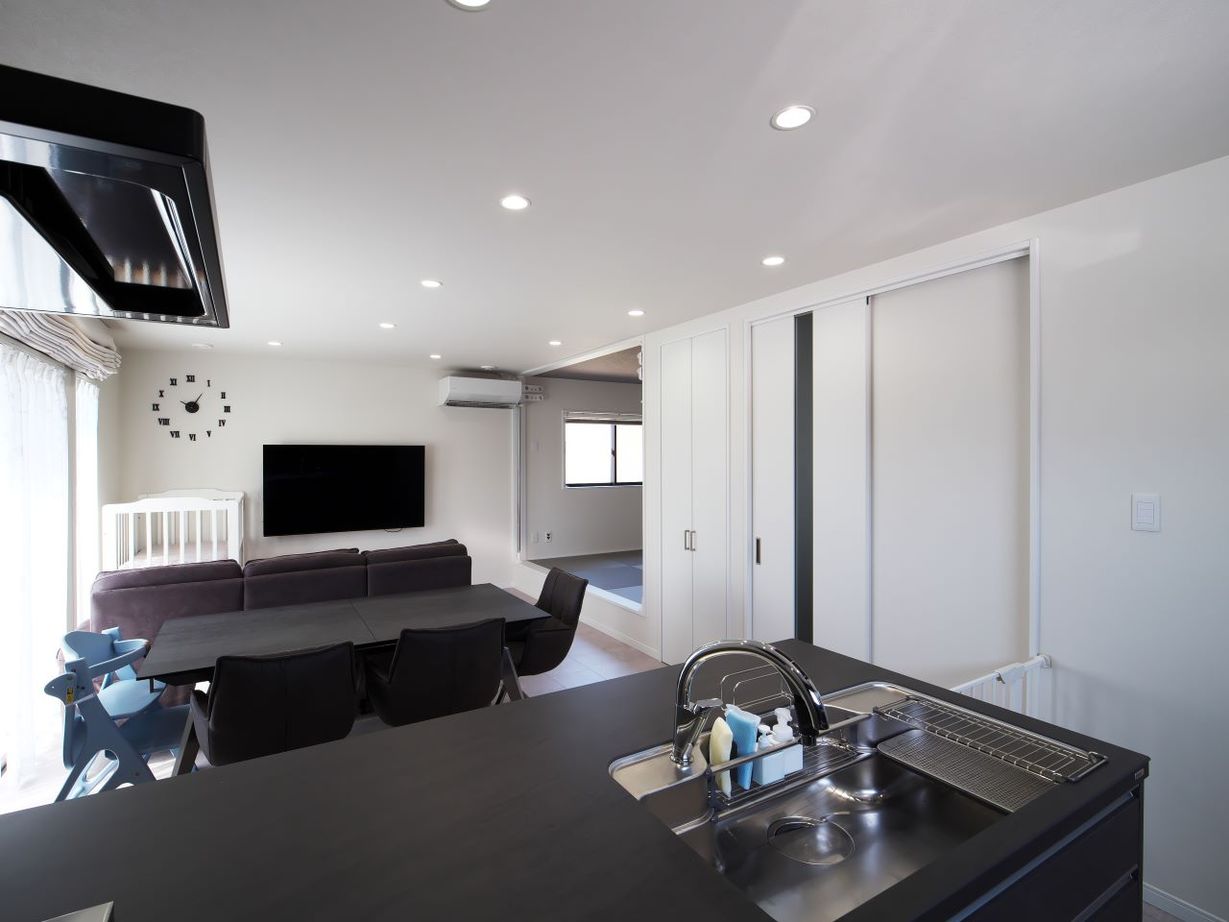 沖田工務店 【寝屋川市｜1000万円台|間取り有】モノトーンインテリア×平屋風プラン。冬でも暖かく過ごせる家の建築実例画像3