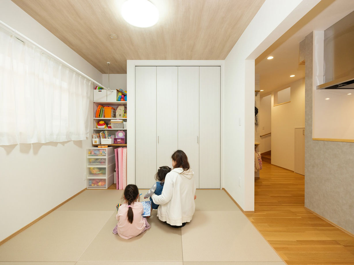 山崎建設 【習志野市/2000万円台/間取り図有り】リビングの吹抜けが開放的なジャパンディスタイルの住まいの建築実例画像4