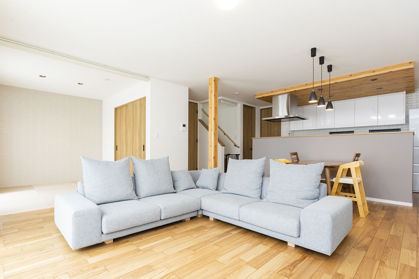 東栄住宅 【延床37.6坪／間取図有】400km離れた場所からリモート活用で叶えた、遊び心あふれる住まいの建築実例画像2