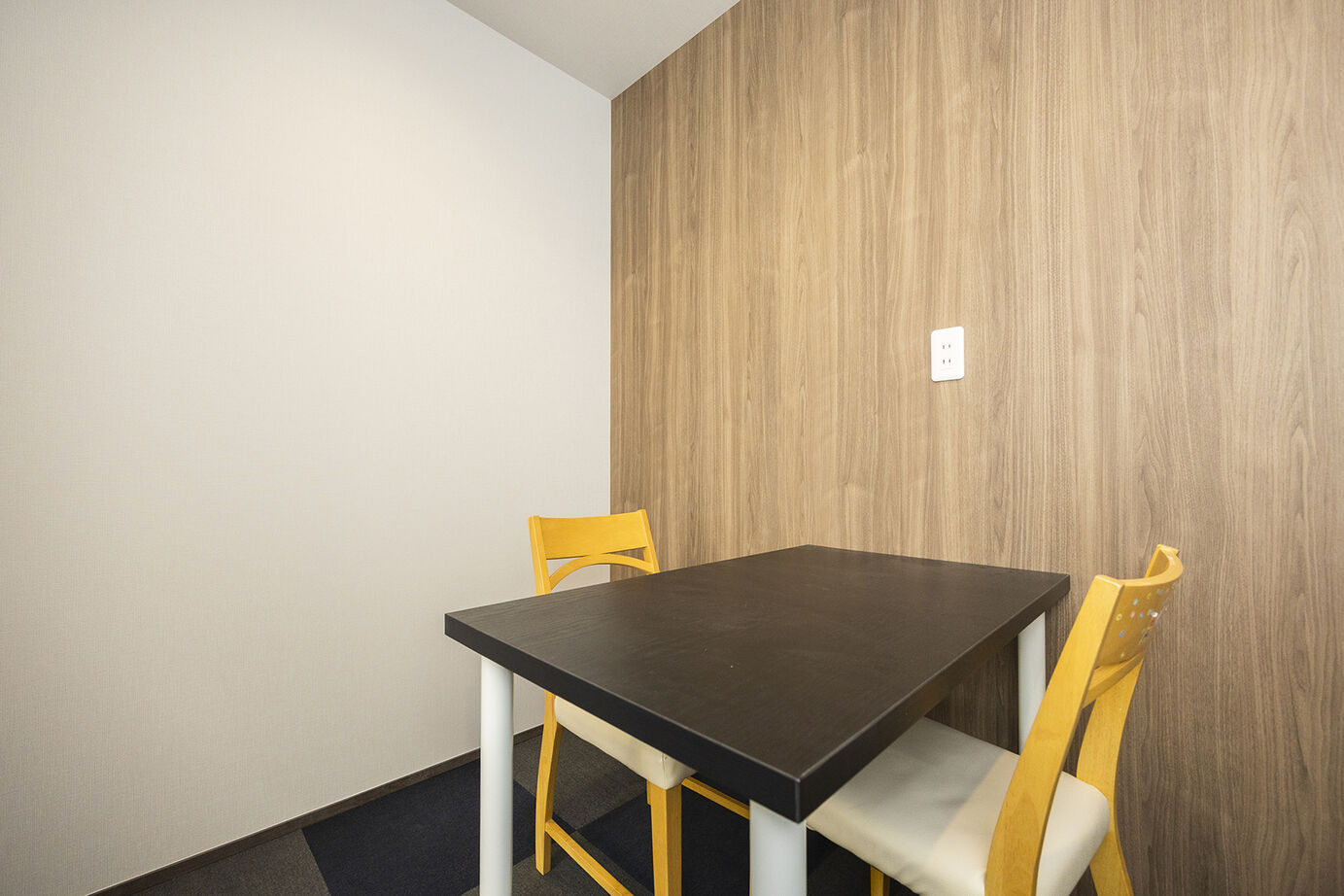 東栄住宅 【延床41.3坪／間取図】１階は人が集う広々としたリビング、2階に家族が寛ぐサブリビングを設けた住まいの建築実例画像7