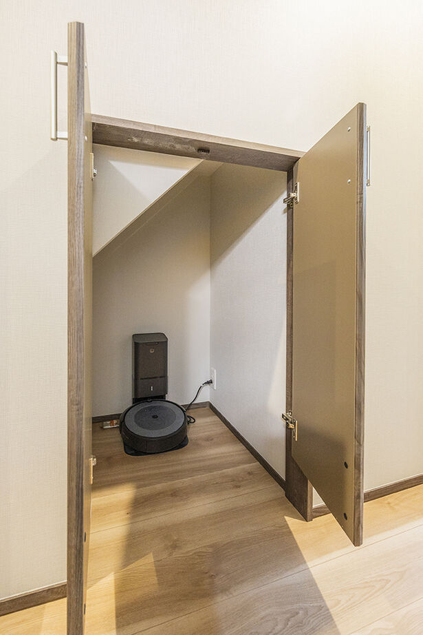 東栄住宅 【延床41.3坪／間取図】１階は人が集う広々としたリビング、2階に家族が寛ぐサブリビングを設けた住まいの建築実例画像17