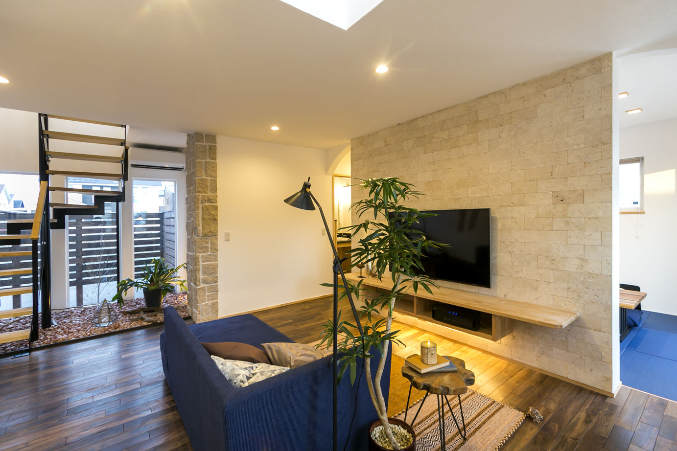 無添加住宅/東野建設工業 【岩手県/吹抜け/43坪/塗り壁/無垢材】思わず立ち止まる「最高級」の住まいの建築実例画像2