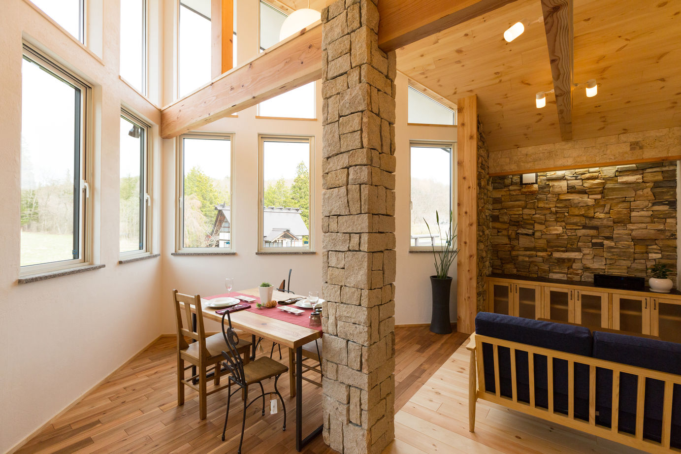 無添加住宅/東野建設工業 【岩手県/吹抜け/塗り壁/無垢材】一瞬で圧倒される 世界でひとつだけの家 の建築実例画像2