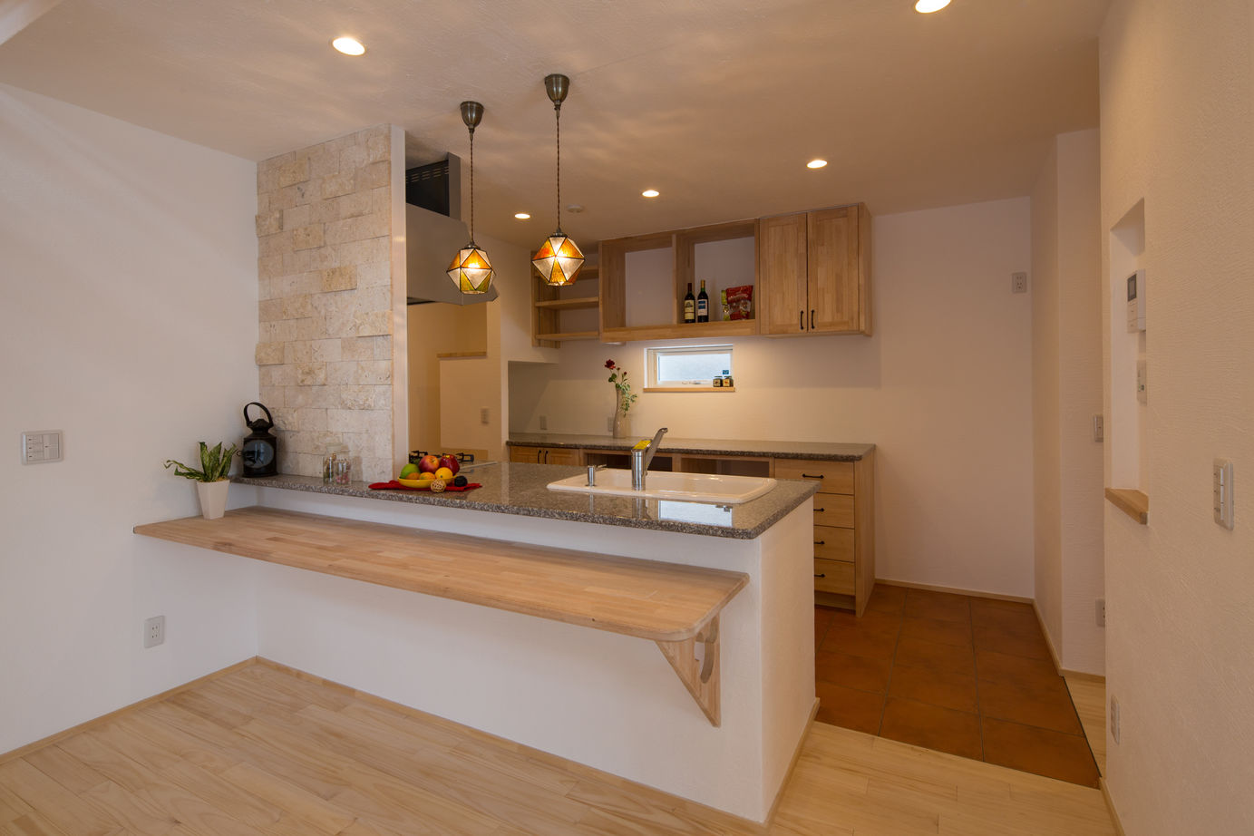 無添加住宅/東野建設工業 【岩手県/吹抜け/二世帯住宅/塗り壁/無垢材】「思い出」を詰め込んだ二世帯住宅の建替えの建築実例画像2