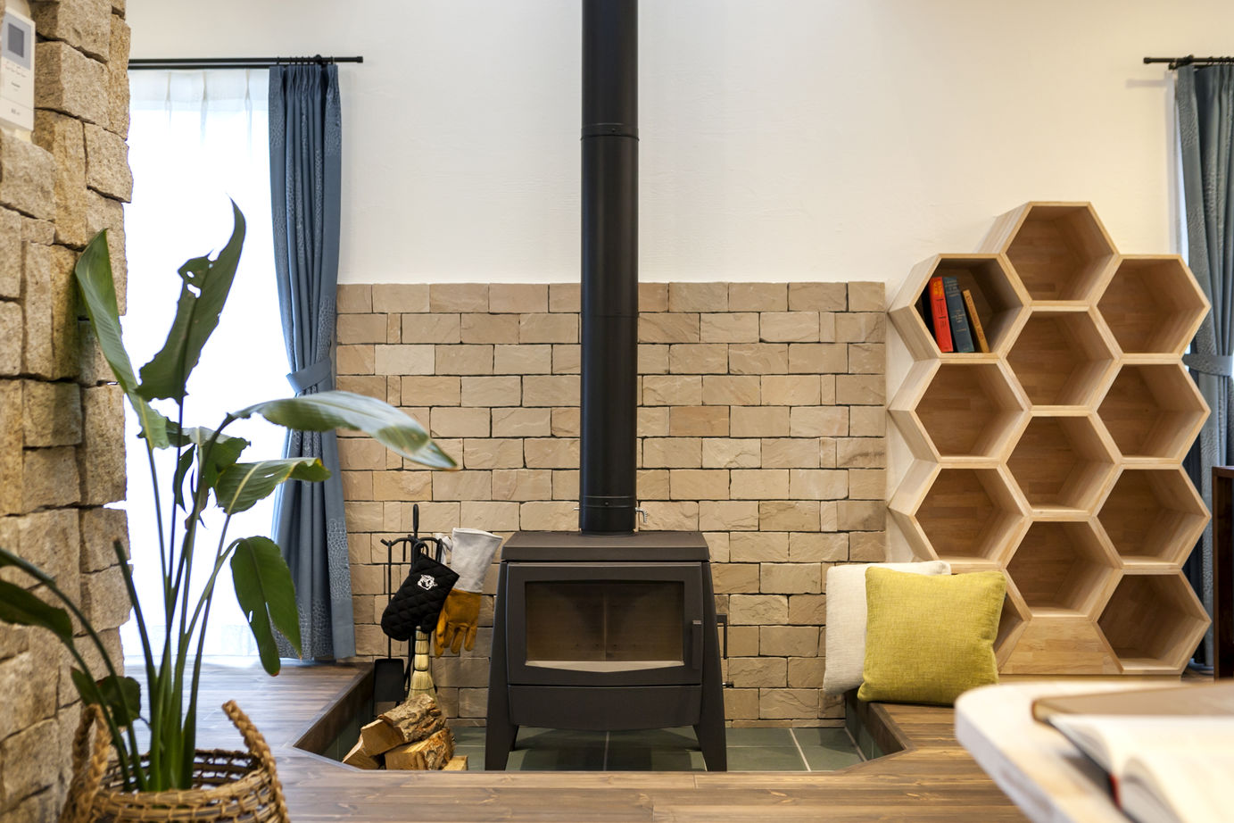 無添加住宅/東野建設工業 【盛岡市/2000万円台/塗り壁/無垢材】薪ストーブのある高級感漂う住まいの建築実例画像2