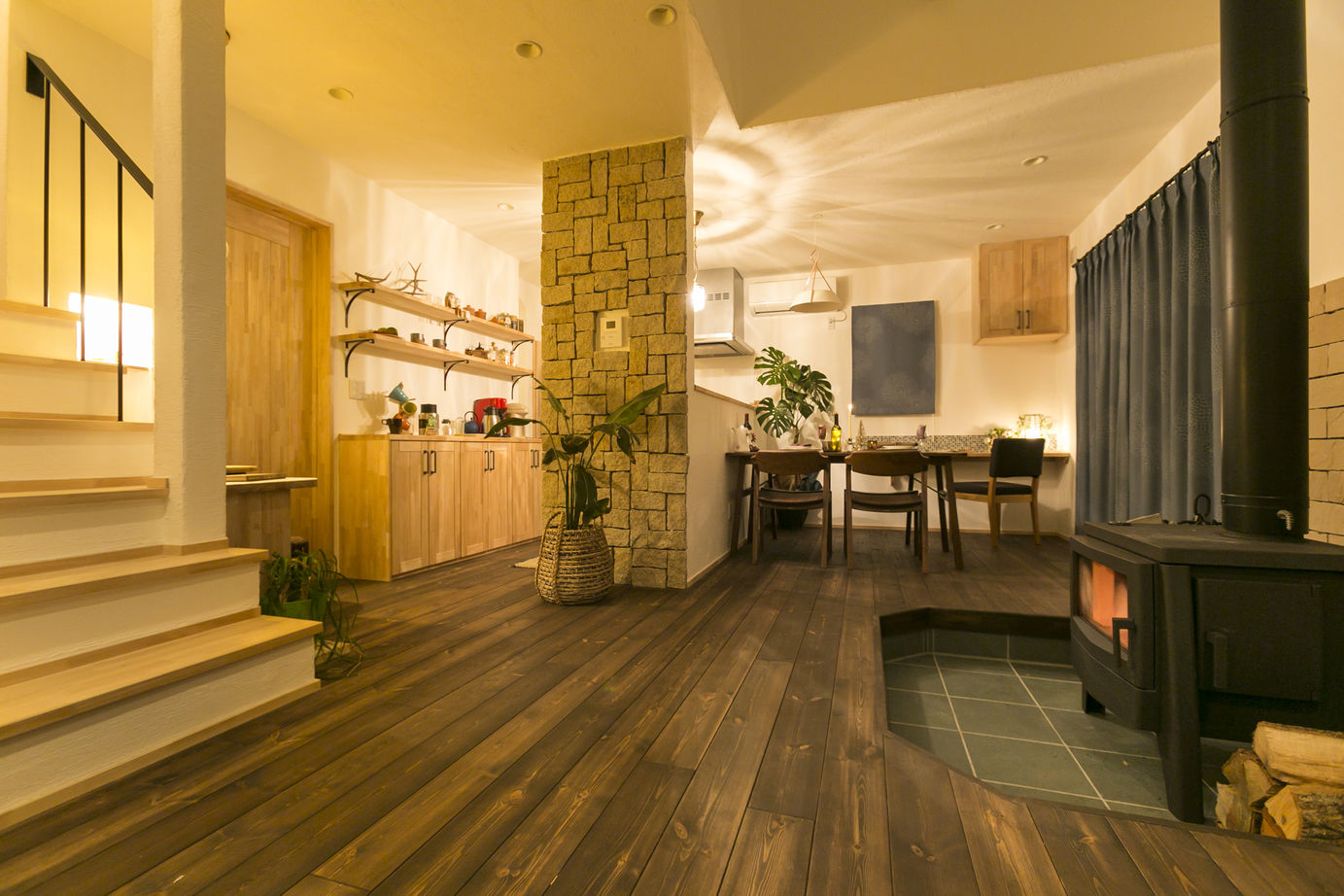 無添加住宅/東野建設工業 【盛岡市/2000万円台/塗り壁/無垢材】薪ストーブのある高級感漂う住まいの建築実例画像3