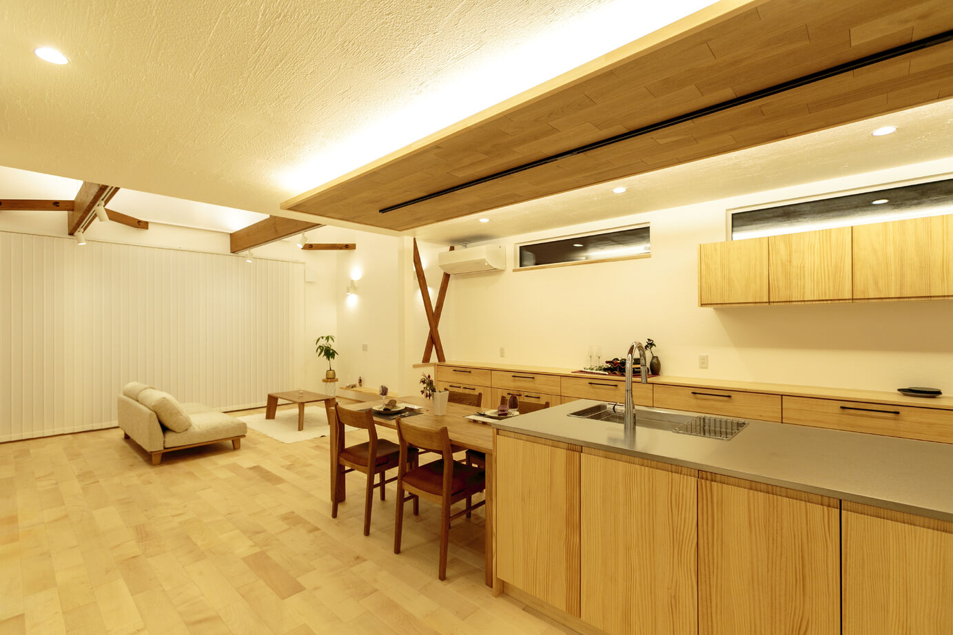 無添加住宅/東野建設工業 【矢巾町/5人家族/無垢材/漆喰】周りの環境を気にせずくつろぐことができる「2階リビング」の家の建築実例画像6