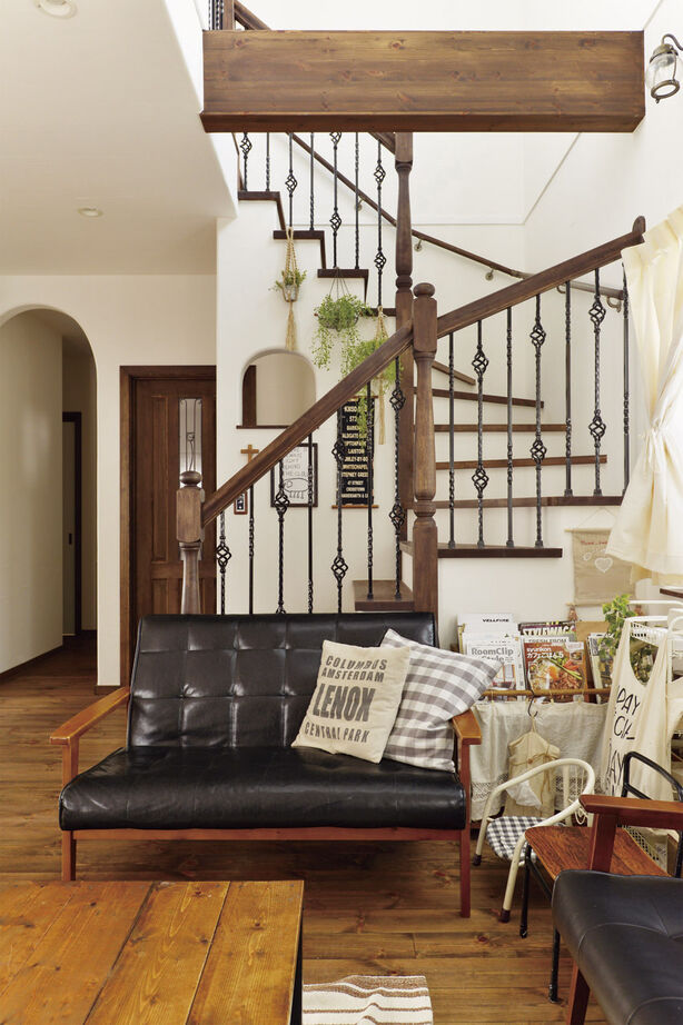 フラワーホーム 【1850万円/38.8坪/プロヴァンス/おうちカフェ】無垢床と塗り壁がヴィンテージインテリアに似合う家の建築実例画像2