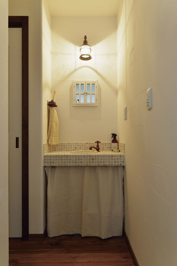 フラワーホーム 【1850万円/38.8坪/プロヴァンス/おうちカフェ】無垢床と塗り壁がヴィンテージインテリアに似合う家の建築実例画像9