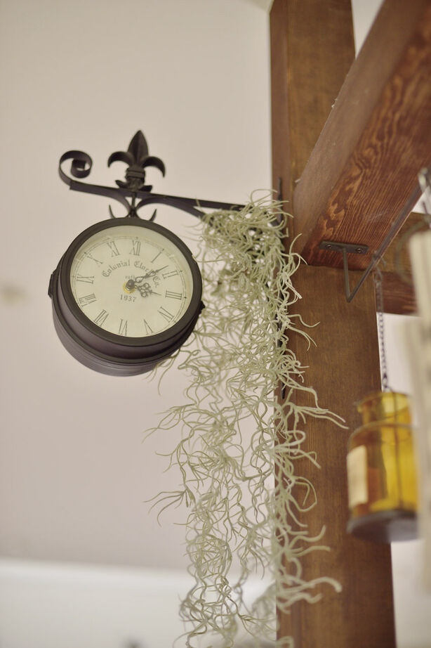 フラワーホーム 【1850万円/38.8坪/プロヴァンス/おうちカフェ】無垢床と塗り壁がヴィンテージインテリアに似合う家の建築実例画像10