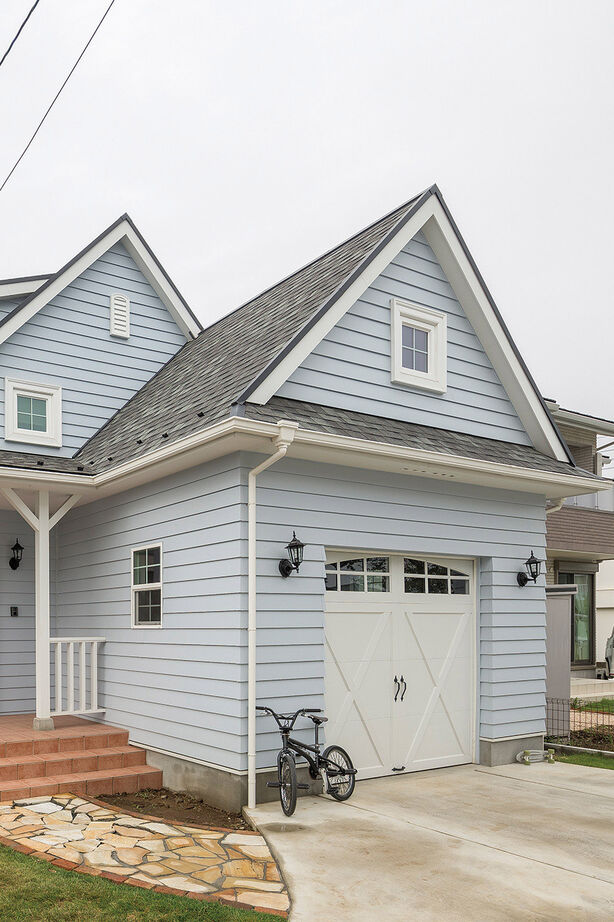 フラワーホーム 【1838万円/37.6坪/西海岸/インナーガレージ】リビングから愛車を眺めるアメリカンスタイルの家の建築実例画像3