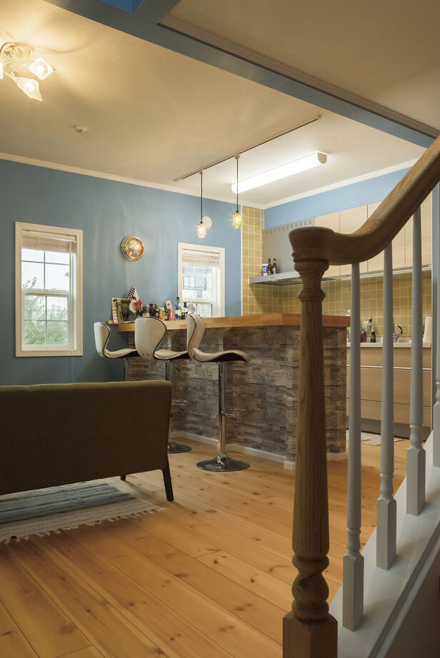 フラワーホーム 【1838万円/37.6坪/西海岸/インナーガレージ】リビングから愛車を眺めるアメリカンスタイルの家の建築実例画像5